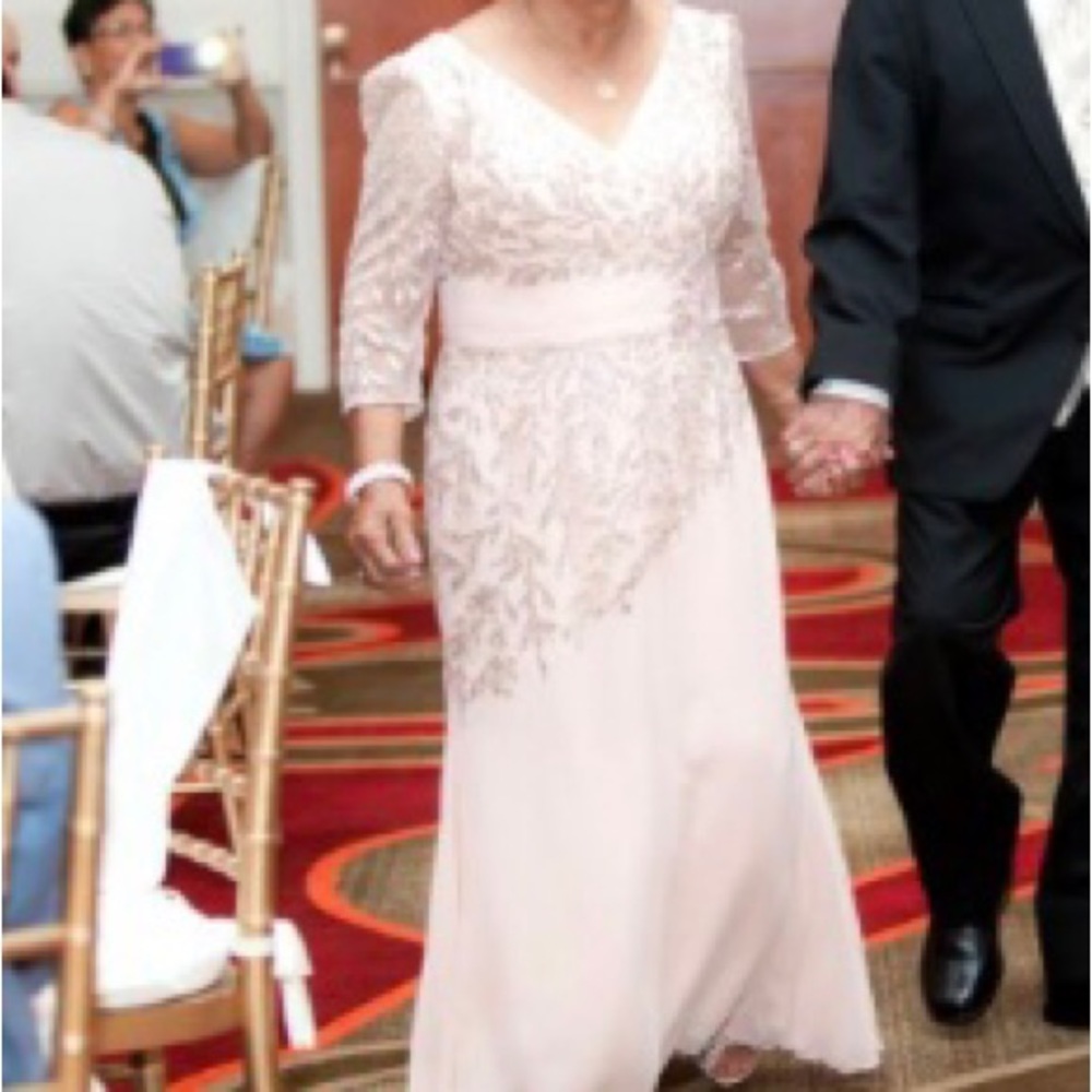 Mother of the Bride peach Chiffon gown by Cameron Blake - Picture 15 of 16
